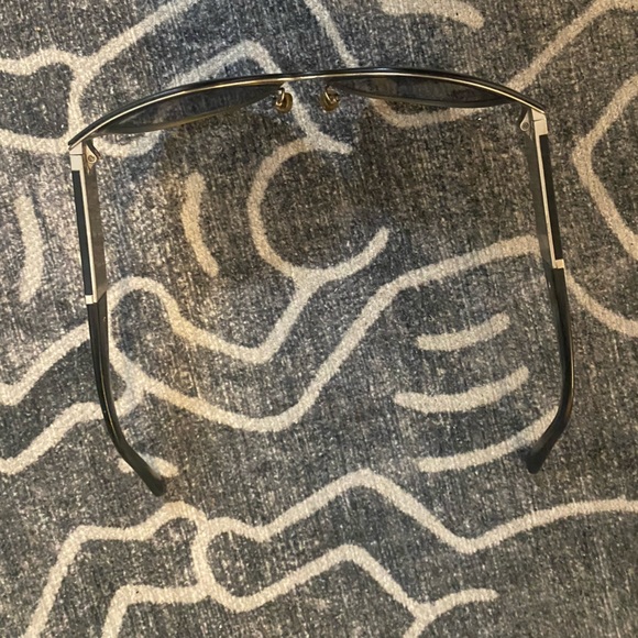 Burberry Sunglasses used/ damaged condition - Picture 10 of 10